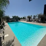 V&g לינה וארוחת בוקר 4*
