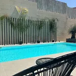 V&g לינה וארוחת בוקר 4*